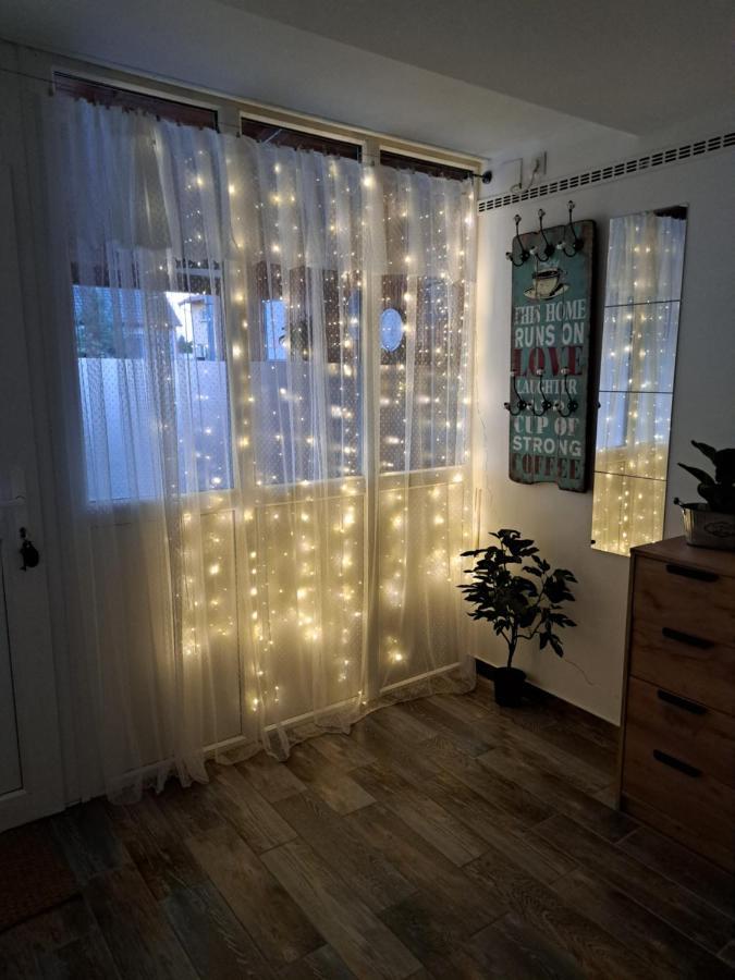Apartman Megolina วาราชดีน ภายนอก รูปภาพ