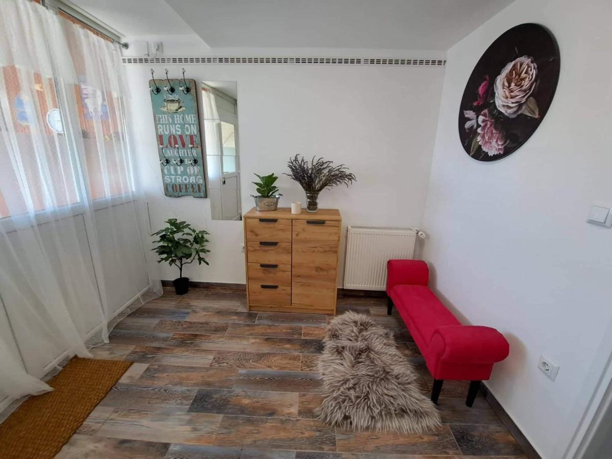 Apartman Megolina วาราชดีน ภายนอก รูปภาพ